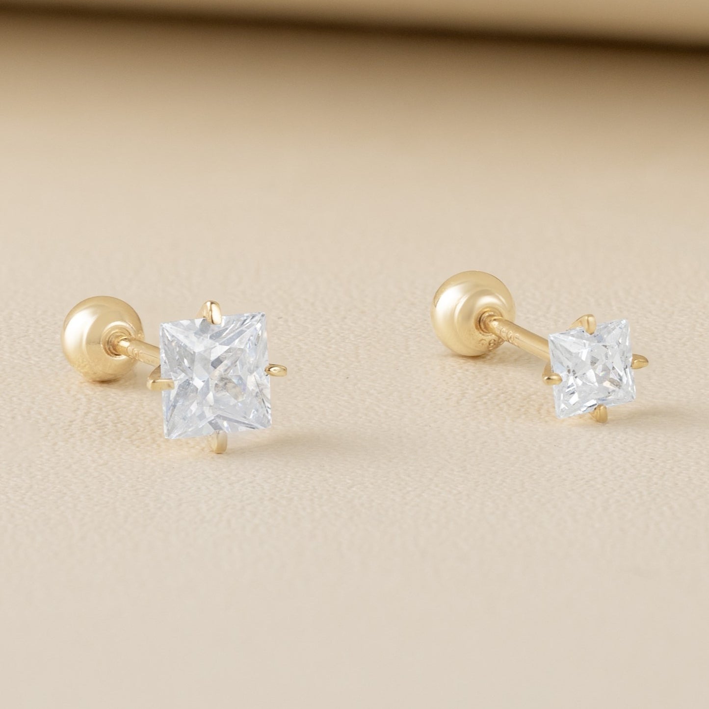 14K SOLID GOLD SQUARE CUBIC PIERCING