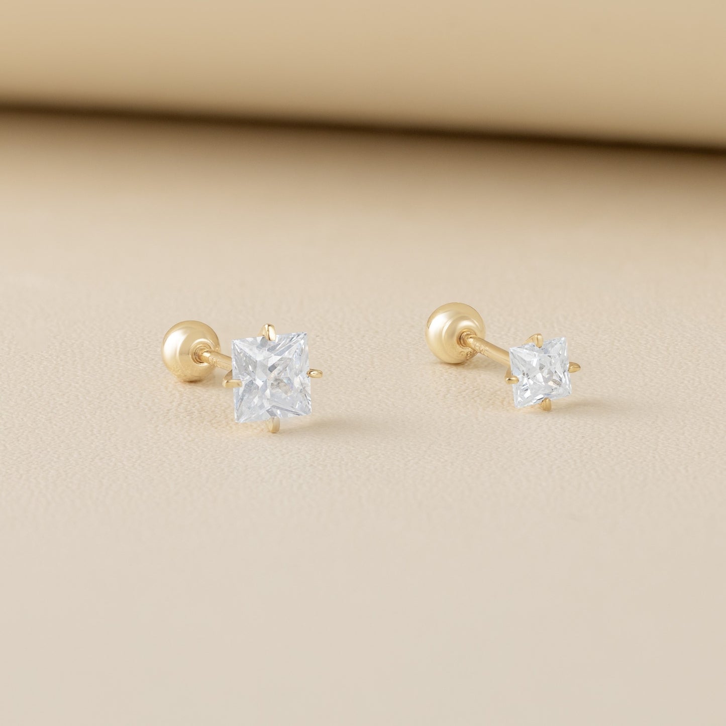14K SOLID GOLD SQUARE CUBIC PIERCING